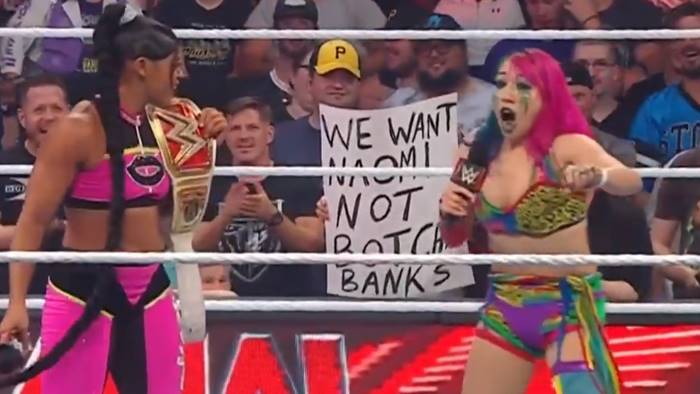 WWE вернут Тиори имя; На Raw у фаната отняли плакат с негативом в адрес Саш...